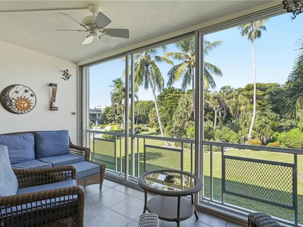 215 Cypress WAY E #D8, NAPLES, FL 34110