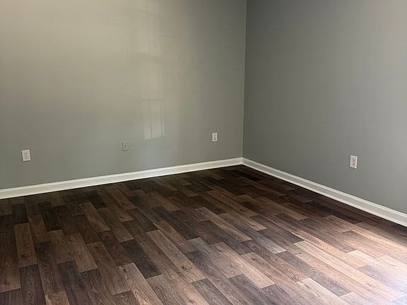 4th image of 142 Keyport Ct #142