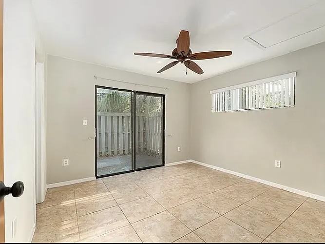 3468 NW 37th Ave — Photo 17