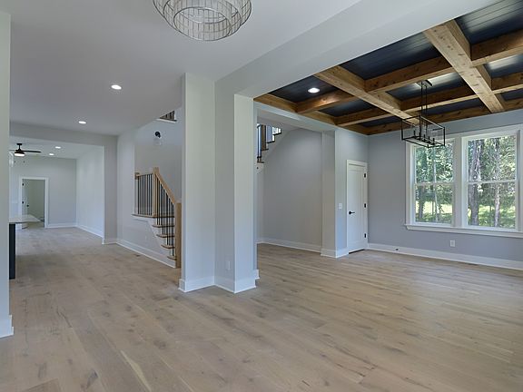 4th image of 337 Vanderbilt Rd