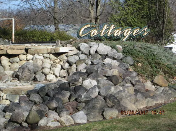 33 Georgia St, Pentwater, MI 49449