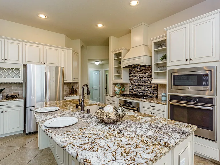 6122 Garden Lakes Ln — Photo 5