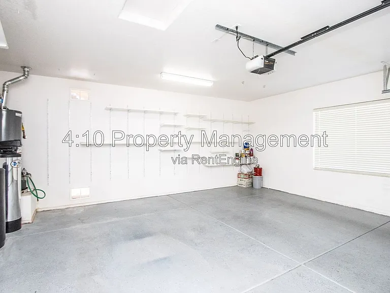 951 E Bellerive Pl — Photo 27