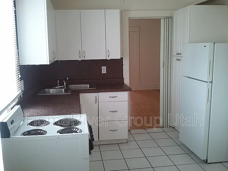 1st image of 1073 E Norris Pl