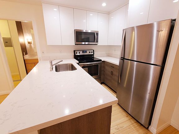 3rd image of 11645 Montana Ave APT 116