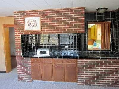 5th image of 975 N Monroe Dr
