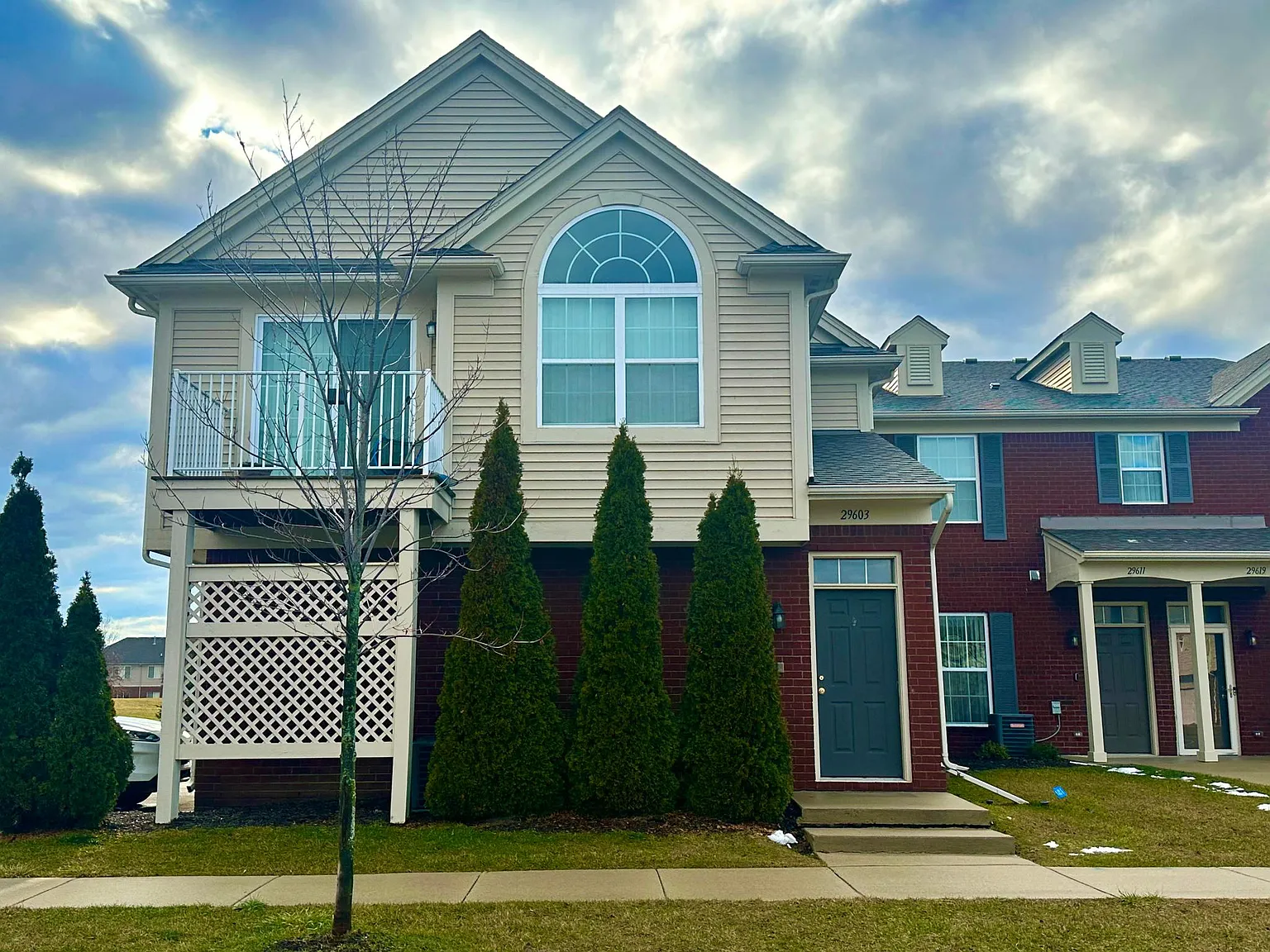 3 bed, 1600 sqft, $2,200 — Photo 1