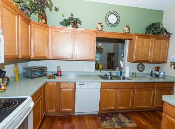 5th image of 6088 Mission Dr