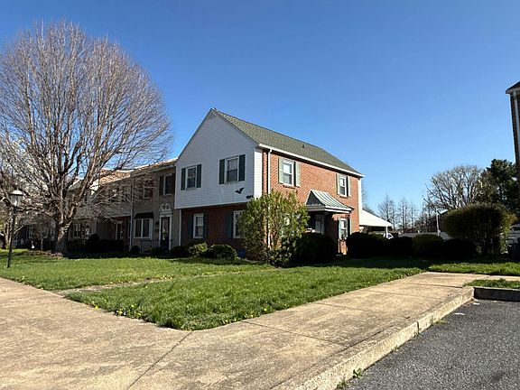2nd image of 817 Woodlawn Cir