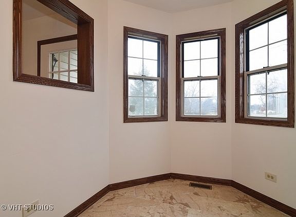 4th image of 1050 Bedford Dr #5A1