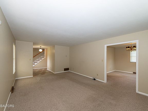 3rd image of 2015 Eastwood Dr