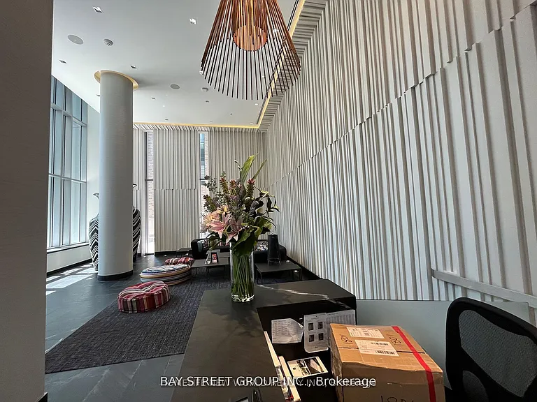 42 Charles St E #401 — Photo 4