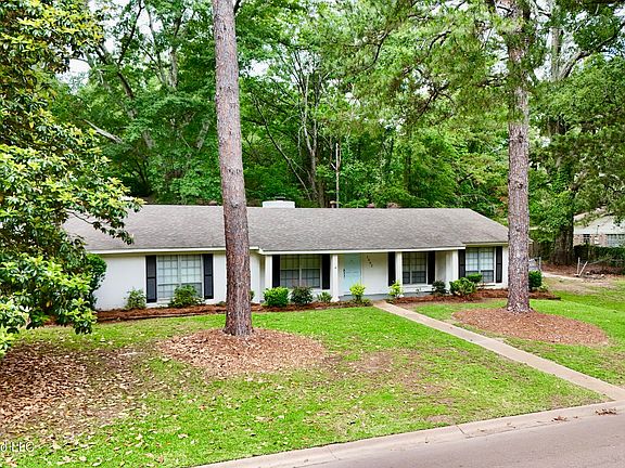 4th image of 1602 Tanglewood Dr