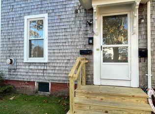 22 School St, Hyannis, MA 02601