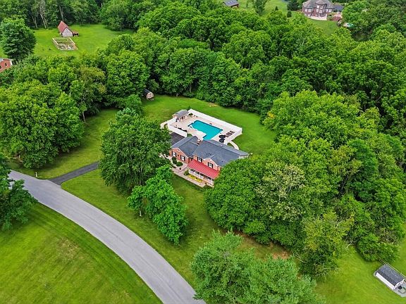 3rd image of 2806 Pheasant Ln