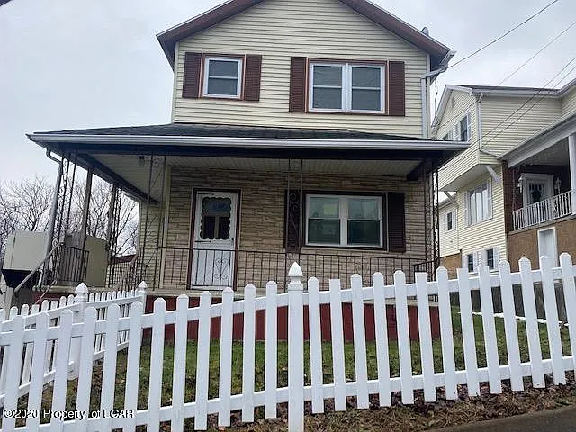 144 Tompkins St photo 1
