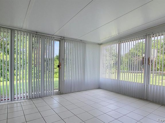 3rd image of 39175 Grennada St