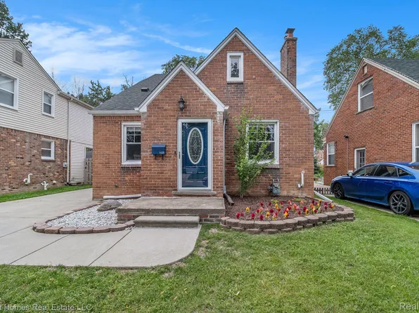 1625 Brys Dr, Grosse Pointe Woods, MI 48236