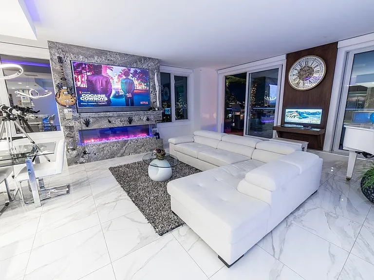199 Drake St #PENTHOUSE — Photo 2
