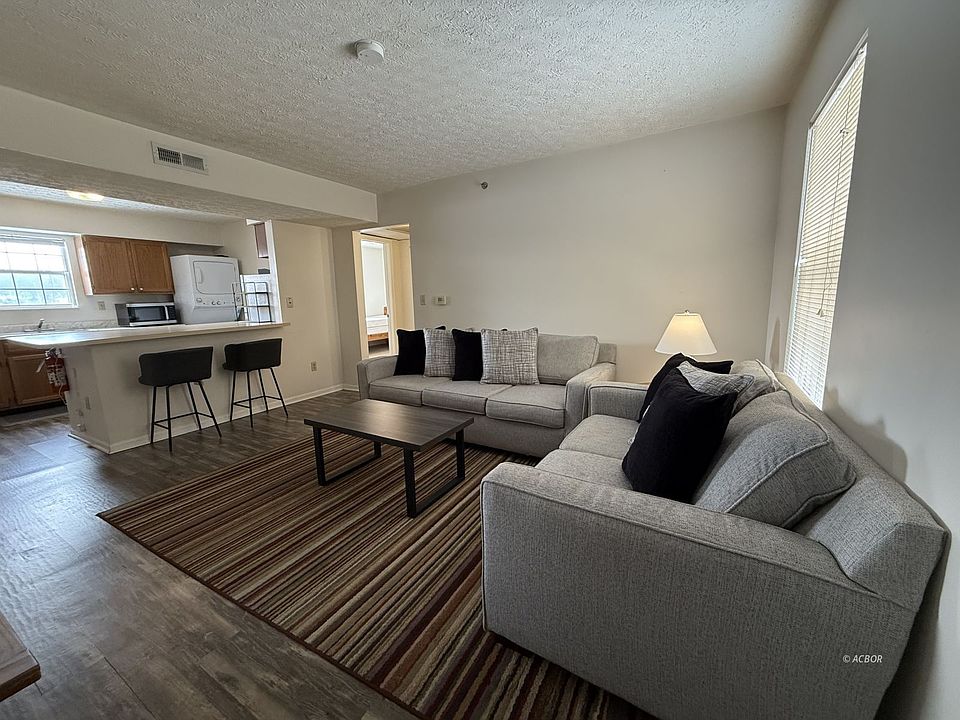 1st image of 15 S Shafer St APT 2104