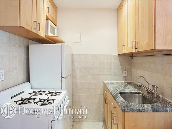 3rd image of 243 W End Ave APT 903