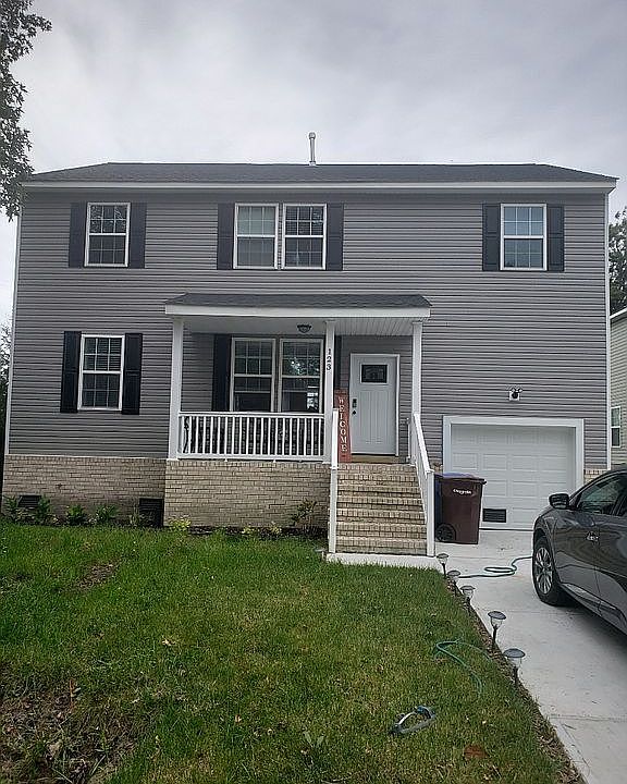 2nd image of 123 Jones St