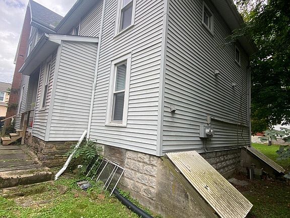 5th image of 71 N Fairview St