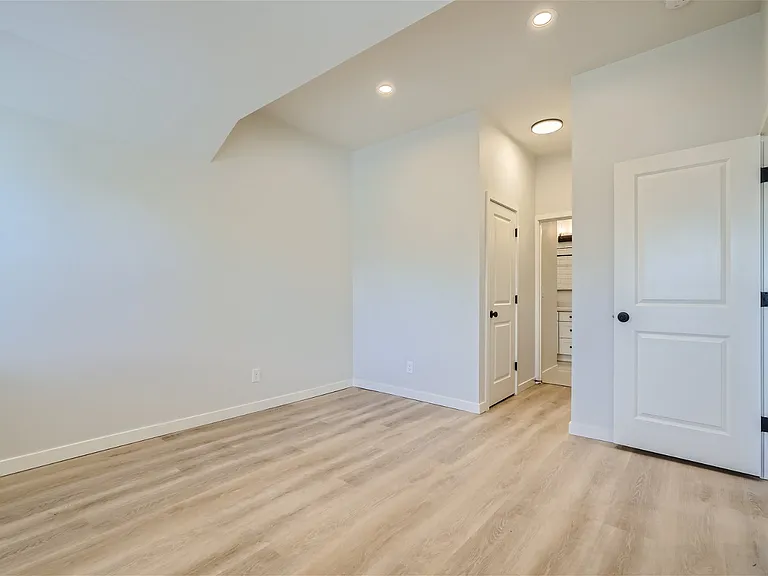1704 S Hanford St — Photo 13