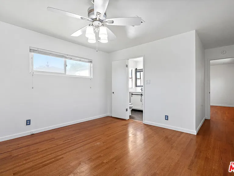 4940 Placidia Ave — Photo 29