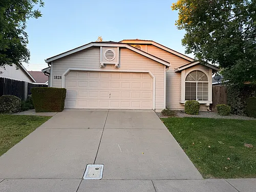 1828 Cashmere Dr Photo 1