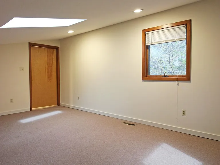 6872 Melrose Dr — Photo 35