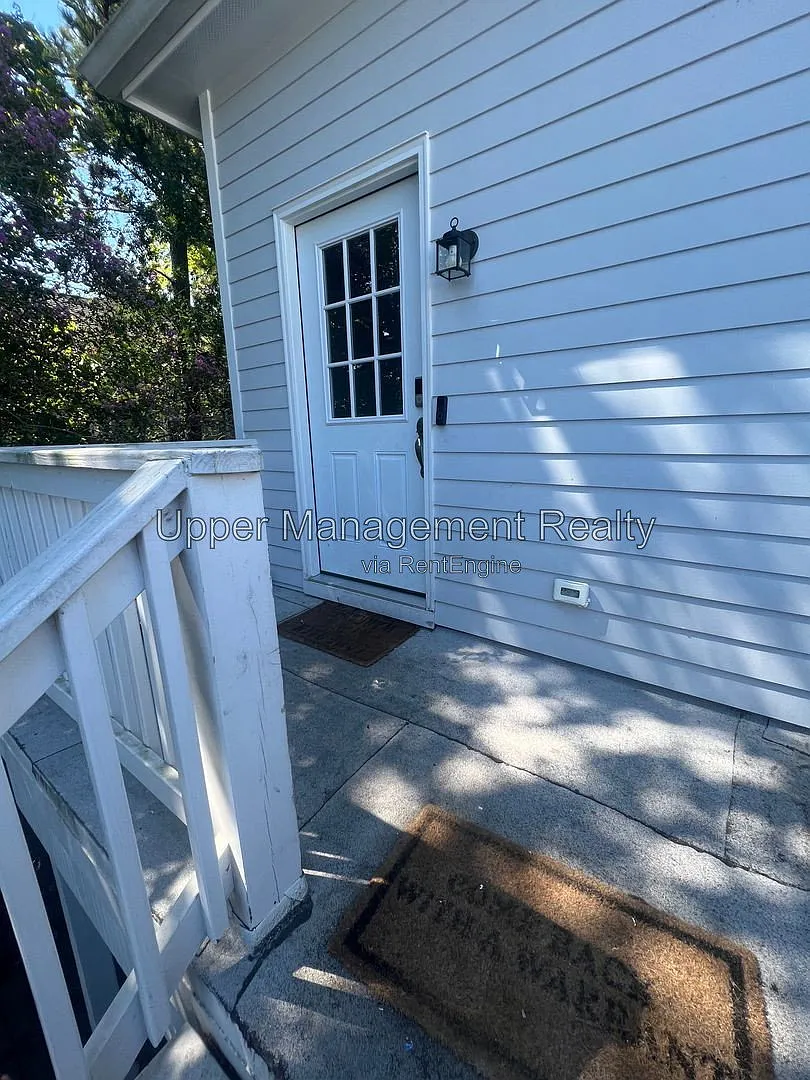 6 bed, 2.0 bath, $6,000 — Photo 2