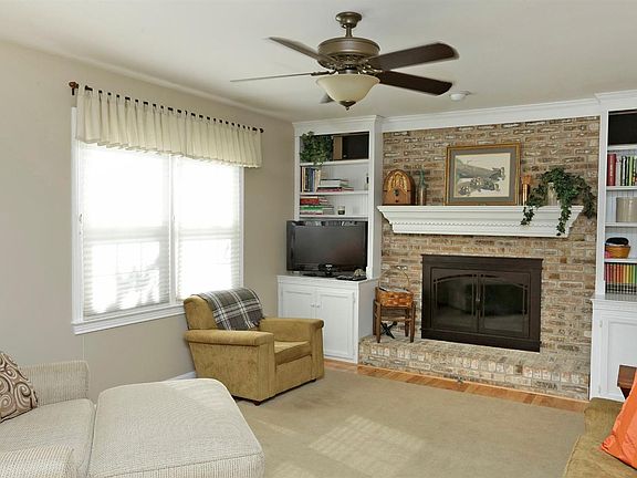 3rd image of 1333 Corona Dr