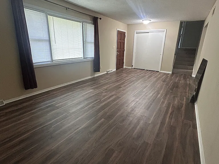 1205 SE Belmont Dr — Photo 2