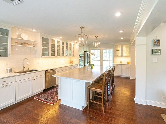 2nd image of 40 Oaklawn Dr
