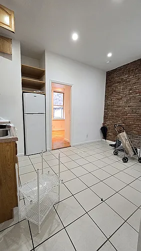 235 E 24th St #1C Photo 1