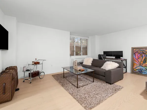 225 Rector Place image 3 of 21