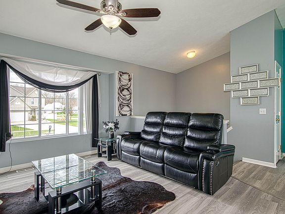 2nd image of 378 Summer Cir SE