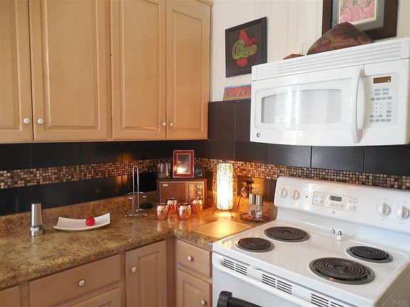 2nd image of 851 N 11th Ave