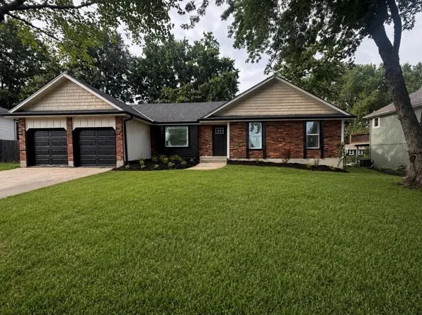 1206 W Lucy Webb Rd, Raymore, MO 64083