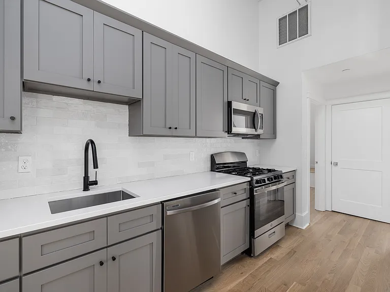 293 Governor St — Photo 8
