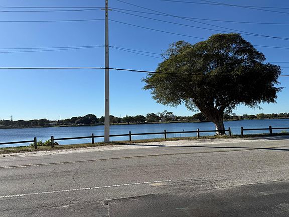 5th image of 302 Lake Osborne Drive #2