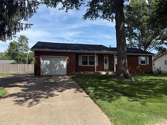 2nd image of 113 Whispering Oaks Dr