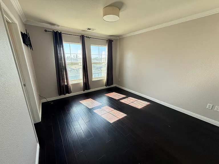 656 Grand Ter — Photo 13