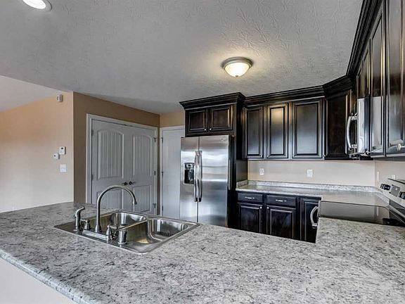 4th image of 255 Banyan Blvd
