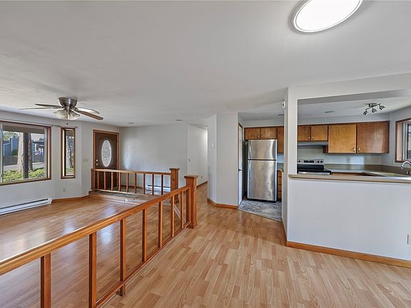3rd image of 368 NW Columbia Drive