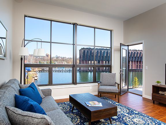 3rd image of 401 S Lakeshore Blvd APT 403