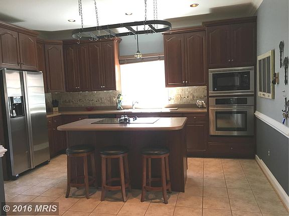 3rd image of 137 Natalie Ln