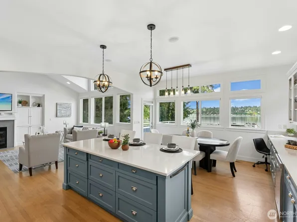 13130 Holmes Point Drive NE, Kirkland, WA 98034