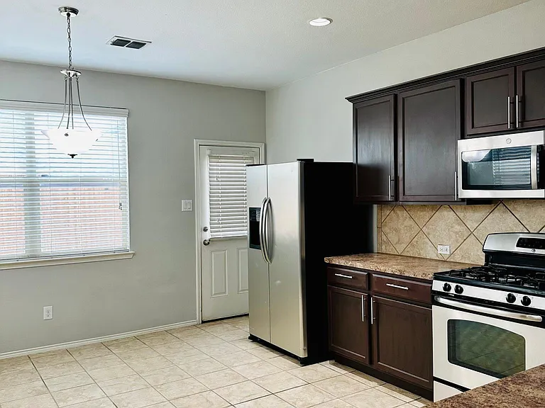 Walden Wood Dr — Photo 4